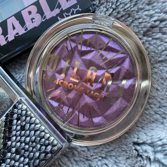 Eyeshadow and Highlighter Bundle - Picture 4 of 4